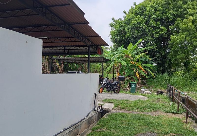 Single Storey Terrace House End Lot for Sale