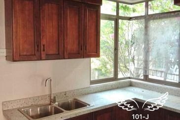 Glenmarie Cove Residence