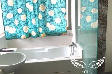 Glenmarie Cove Residence