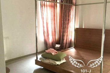 Glenmarie Cove Residence