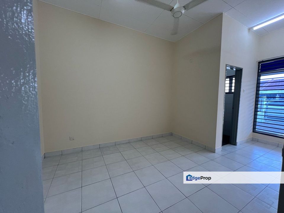 For Sale Felicia Bandar Putera 2, Klang Single Storey Basic Newly painted, Selangor, Klang