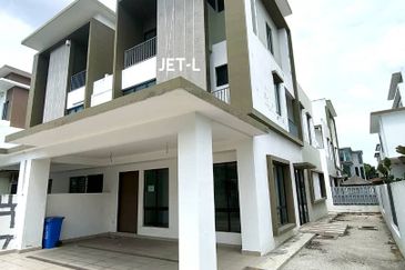 Elmeri (Dillenia Series), Setia Alam