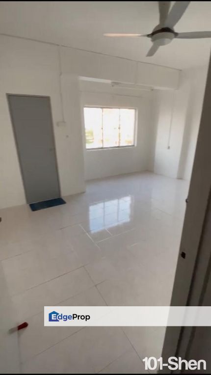 For sale perdana villa apartment, klang biggest unit partially furnished , Selangor, Klang