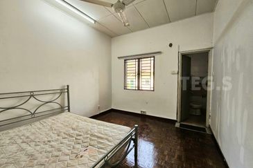 Jalan Anggerik Tania