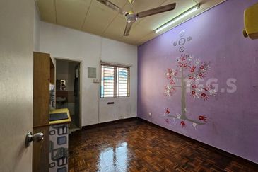 Jalan Anggerik Tania