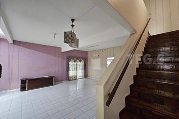 Jalan Anggerik Tania