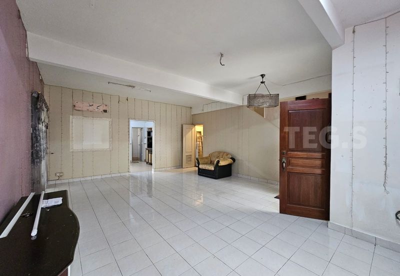 Jalan Anggerik Tania