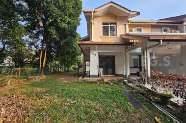 Jalan Anggerik Tania