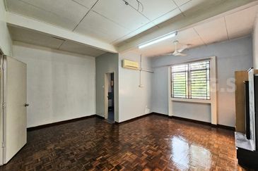 Jalan Anggerik Tania