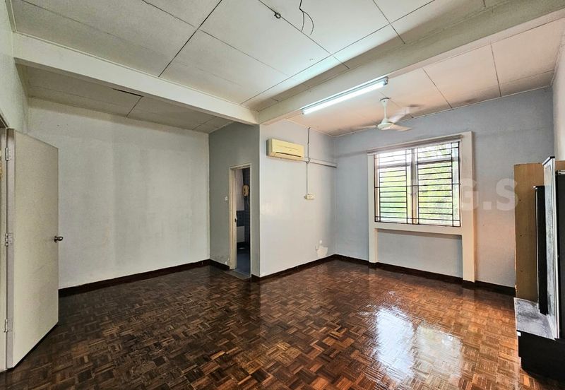 Jalan Anggerik Tania