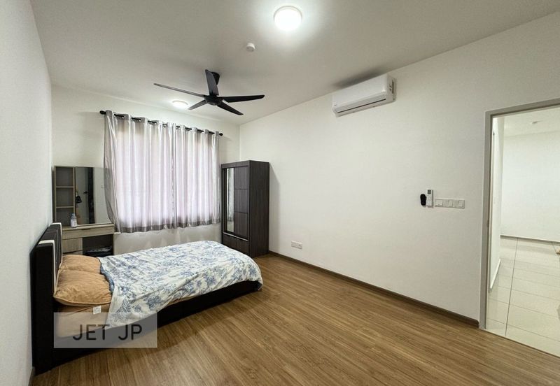 The Tresor @ Gravit 8 *