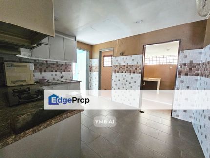 For rent Bandar Bukit Tinggi 2 Klang double storey renovated partially furnished newly painted, Selangor, Klang
