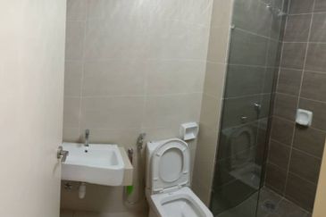 Gravit8 @ Klang South