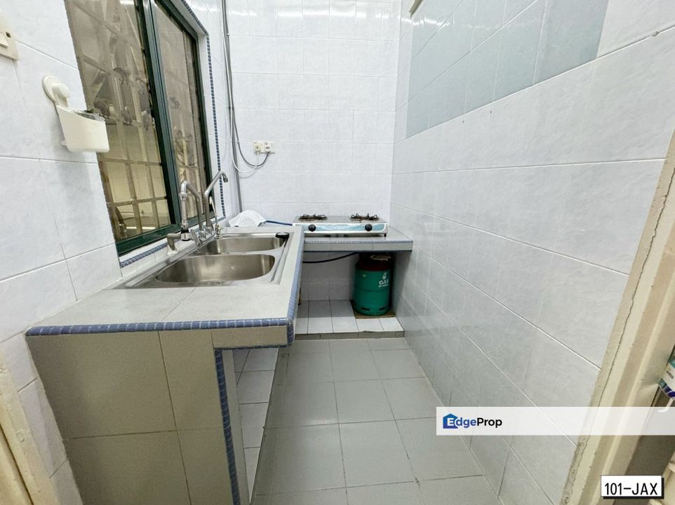 For sale bandar baru klang double storey renovated & extended partially furnished, Selangor, Klang