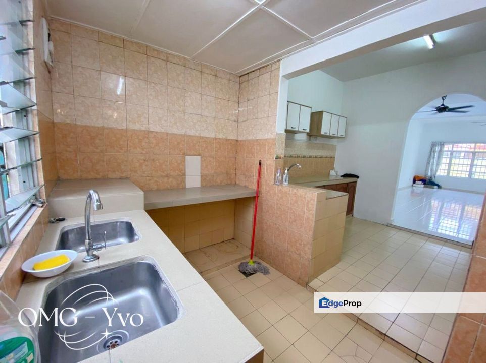 For sale bandar bukit tingi 2 klang Double storey house Near Burger King extended partially furnished, Selangor, Klang