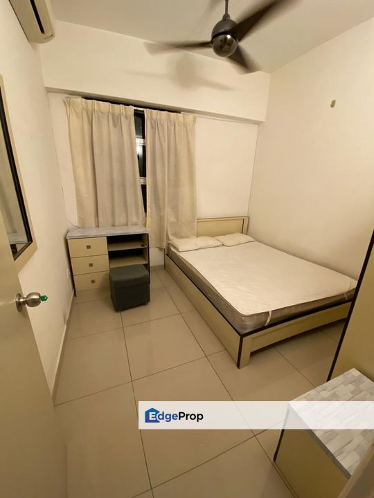 For sale the zest kinrara 9 bandar kinrara puchong condominium partially furnished, Selangor, Bandar Kinrara Puchong