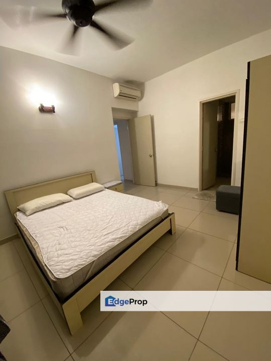 For sale the zest kinrara 9 bandar kinrara puchong condominium partially furnished, Selangor, Bandar Kinrara Puchong