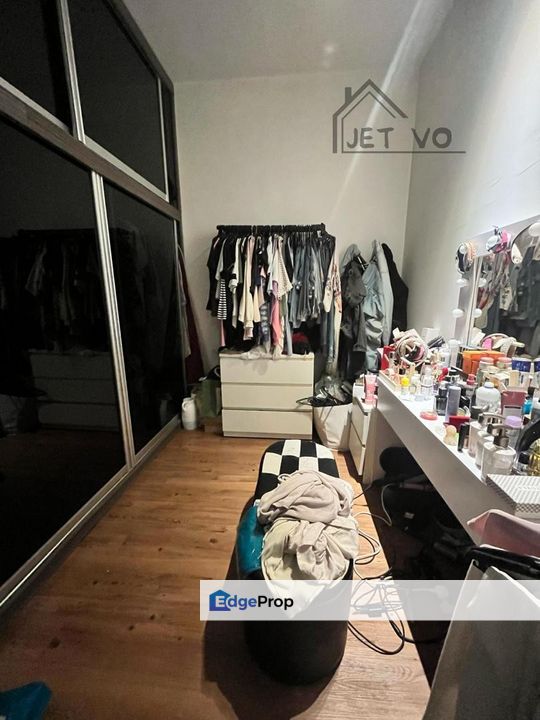For sale utropolis Suite Glenmarie Shah Alam condominium partially furnished, Selangor, Shah Alam
