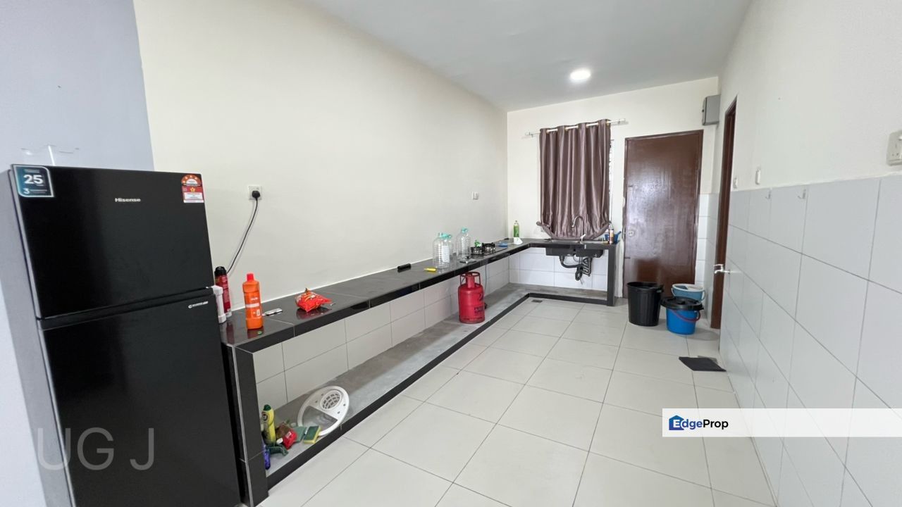 For sale jalan penaga bandar botanic 2.5 Storey, renovated & partially furnished, Selangor, Klang