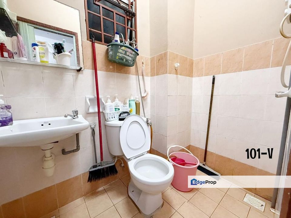 For sale bayu villa apartment bayu perdana klang basic renovation partially furnished Below Market value, Selangor, Klang