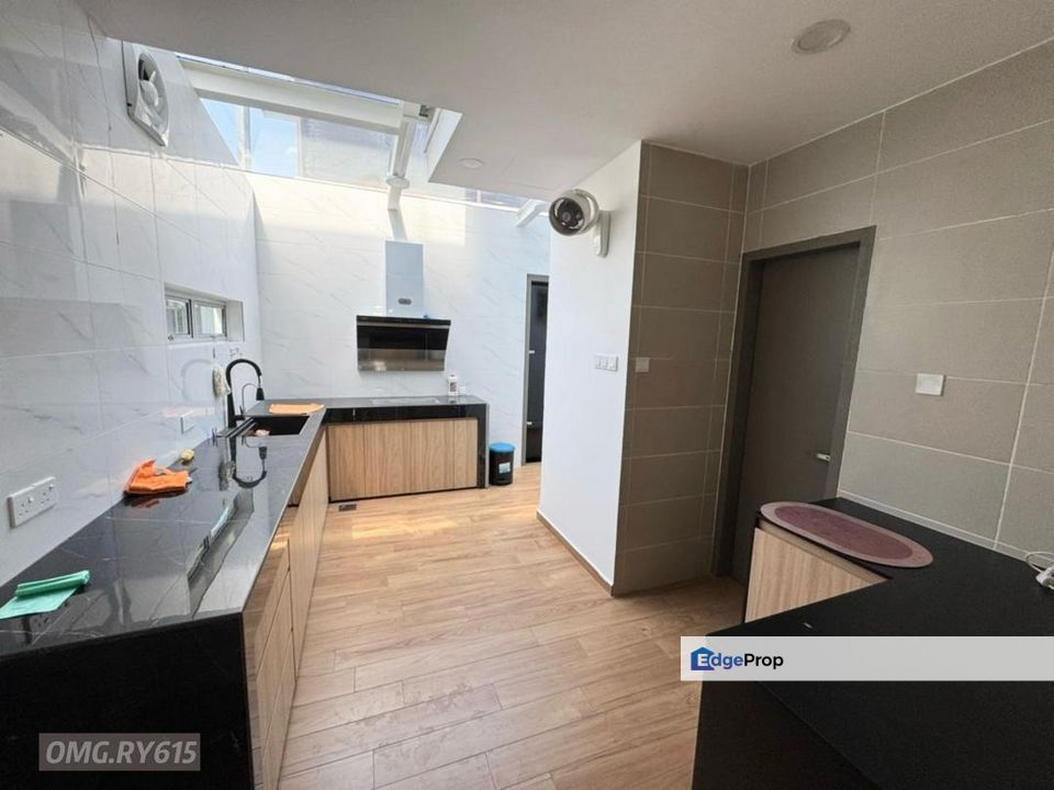 For sale Amverton links Klang Taman Sejati Klang Double storey endlot renovated & extended partially furnished, Selangor, Klang