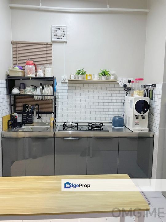 For rent pangsapuri kemuning idaman shah alam renovated partially furnished biggest size, Selangor, Shah Alam