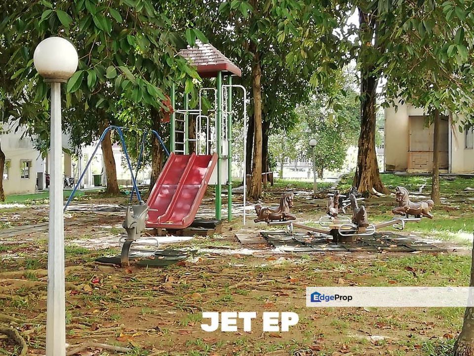 For sale pelangi court, klang apartment 1st Floor Corner Unit table top, Selangor, Klang