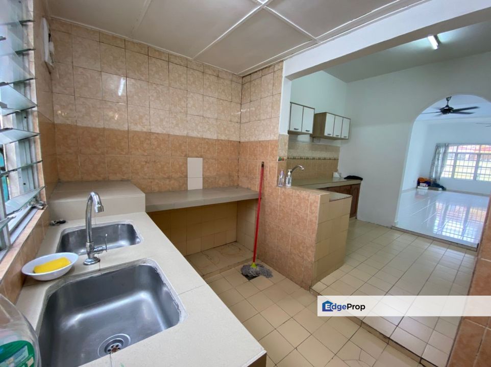 For rent bandar bukit tinggi 2 double storey partially furnished , Selangor, Klang