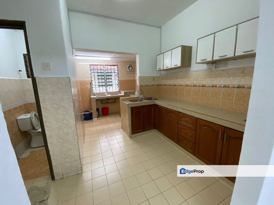 For sale Bandar Bukit Tinggi 2 klang Double Storey renovated partially furnished, Selangor, Klang