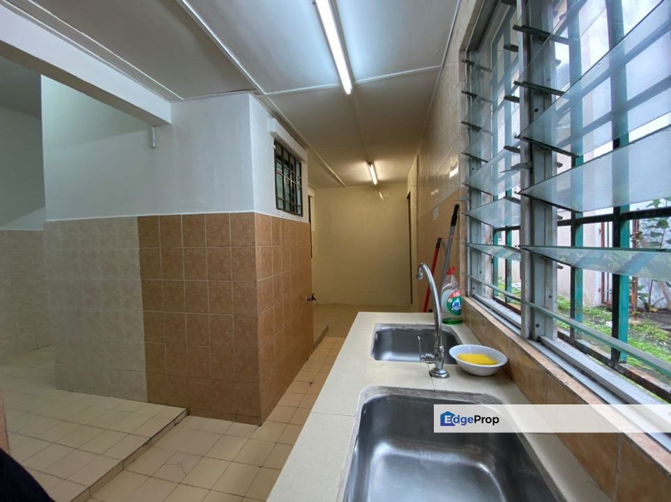 For sale Bandar Bukit Tinggi 2 klang Double Storey renovated partially furnished, Selangor, Klang