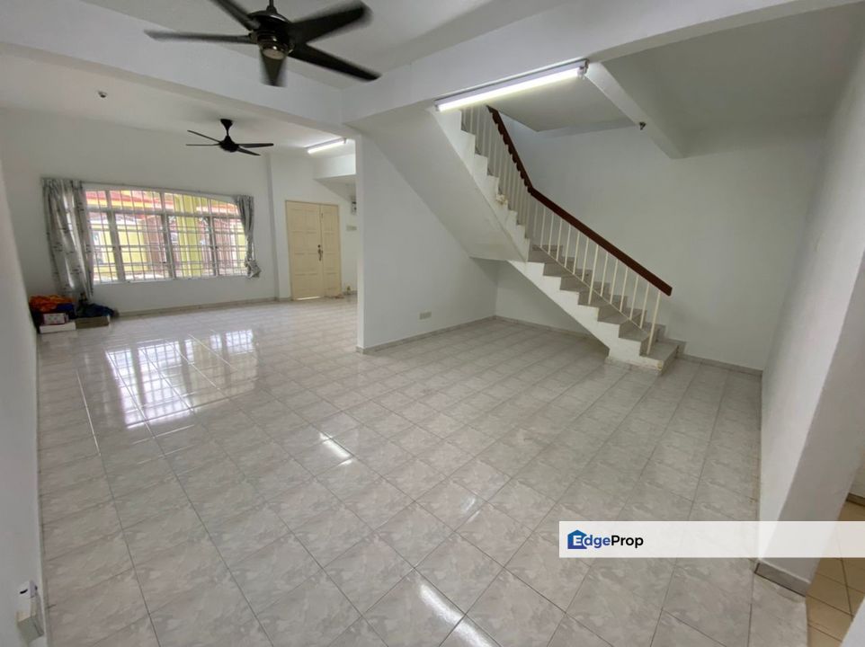 For sale Bandar Bukit Tinggi 2 klang Double Storey renovated partially furnished, Selangor, Klang