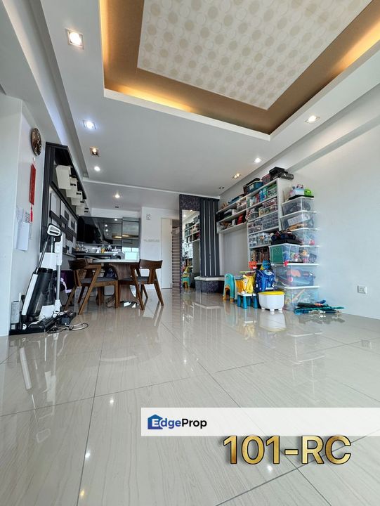 For sale the heron residency puchong condominium fully furnished & renovated , Selangor, Puchong