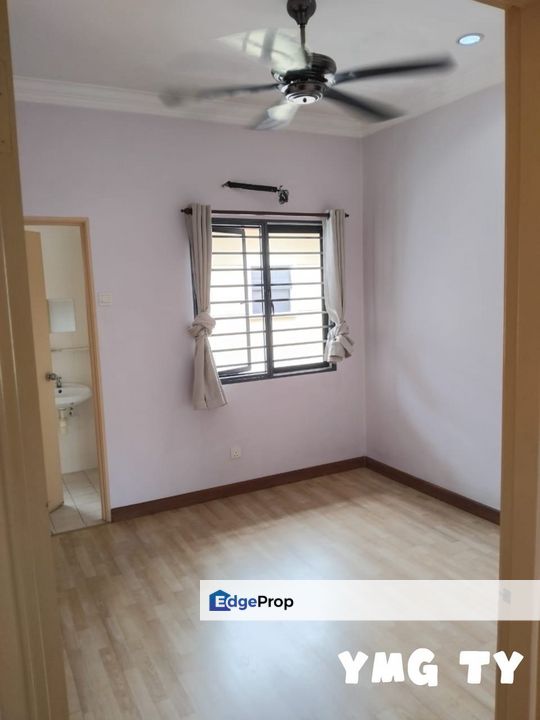 For Sale Kota Bayuemas Klang Double Storey renovated RM100K partially furnished, Selangor, Klang