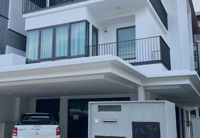 Duta Villa, Setia Alam