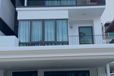 Duta Villa, Setia Alam