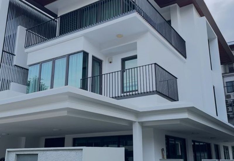 Duta Villa, Setia Alam