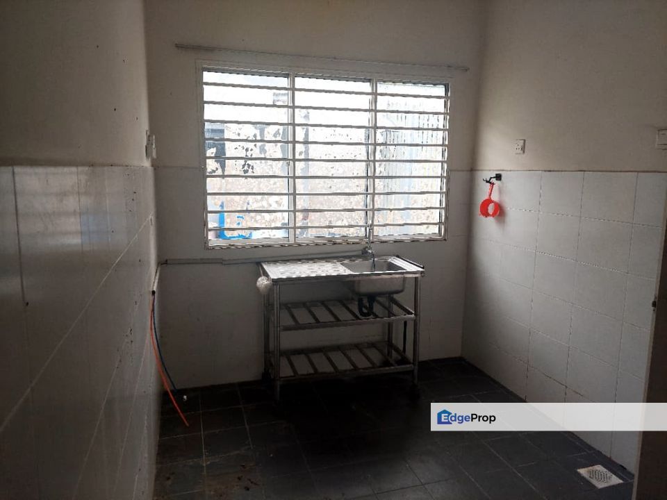 For rent bandar putera 2 klang single storey partially furnished, Selangor, Klang