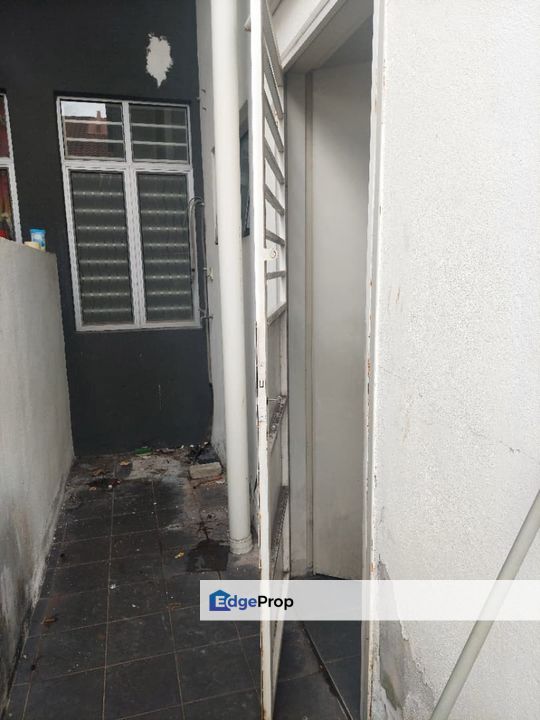 For rent bandar putera 2 klang single storey partially furnished, Selangor, Klang
