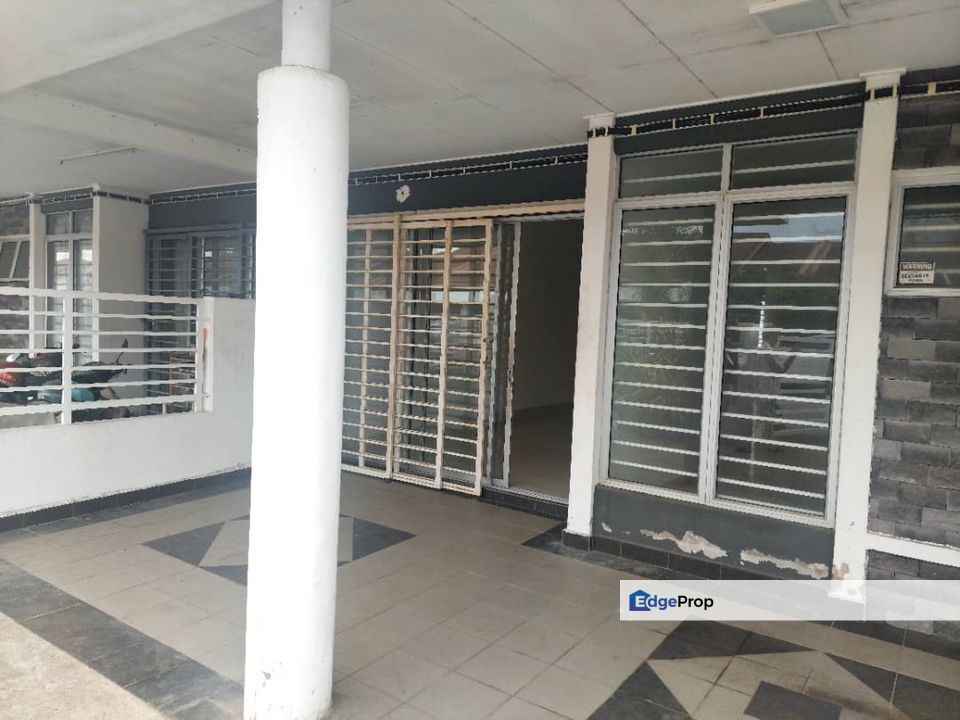 For rent bandar putera 2 klang single storey partially furnished, Selangor, Klang