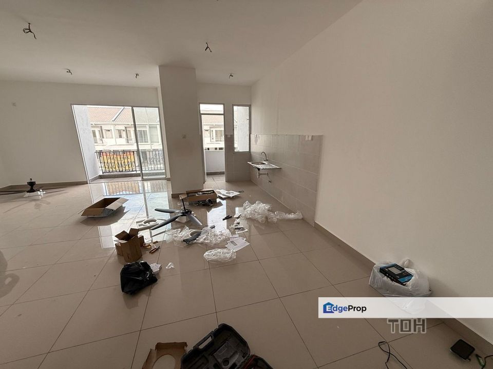 For rent amverton link, klang Garden Townhouse partially furnished nearby nsk supermarket , Selangor, Klang