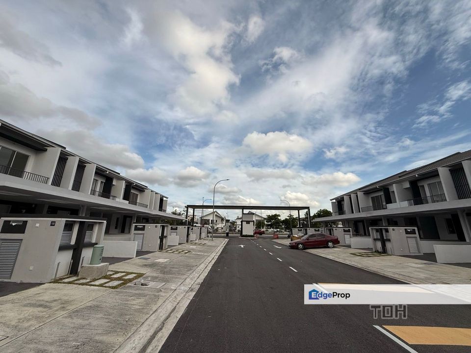 For rent amverton link, klang Garden Townhouse partially furnished nearby nsk supermarket , Selangor, Klang