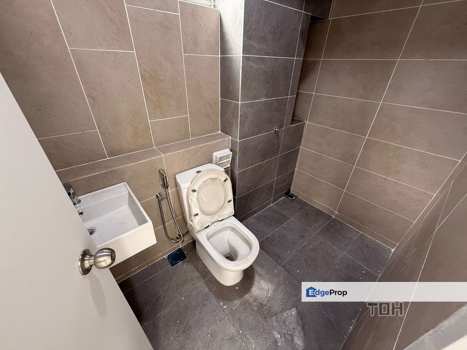 For sale amverton links, klang Garden Townhouse partially furnished nearby nsk supermarket, Selangor, Klang