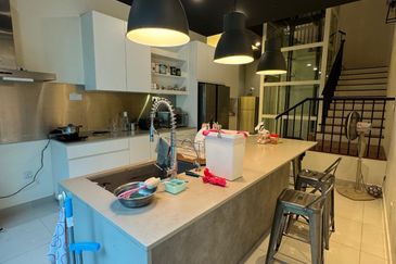 Duta Villa, Setia Alam