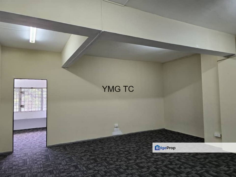 For rent bandar bukit tinggi klang office 1st Floor, Selangor, Klang