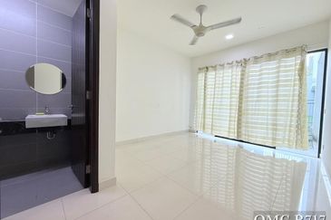 Duta Villa, Setia Alam