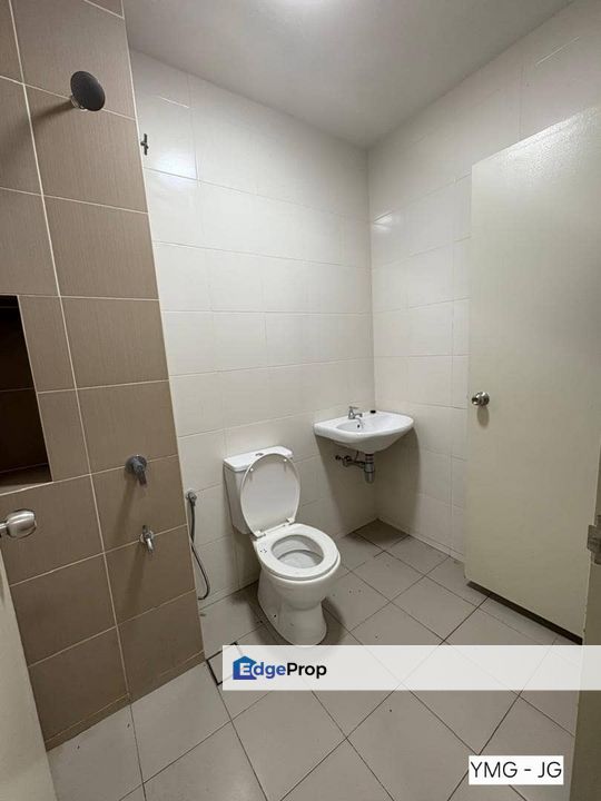 For sale bandar bukit raja klang double storey partially furnished, Selangor, Klang