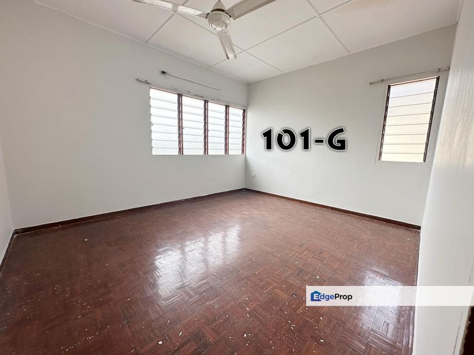 For sale jalan hamzah alang kapar double storey low cost facing no house good condition newly painted, Selangor, Kapar 