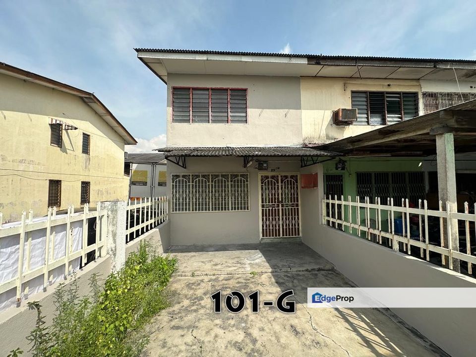 For sale jalan hamzah alang kapar double storey low cost facing no house good condition newly painted, Selangor, Kapar 