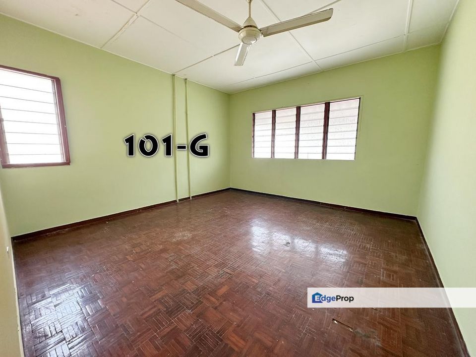 For sale jalan hamzah alang kapar double storey low cost facing no house good condition newly painted, Selangor, Kapar 