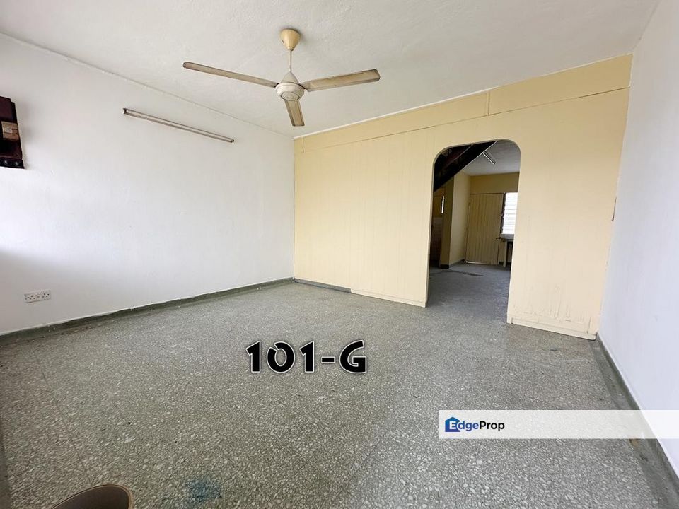 For sale jalan hamzah alang kapar double storey low cost facing no house good condition newly painted, Selangor, Kapar 